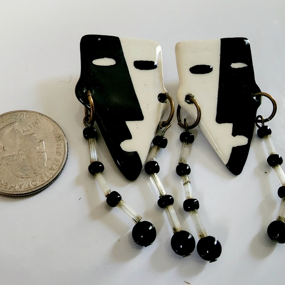 Vintage retro 1980 handmade artist signed black and white face abstract earrings - Picture 4 of 10